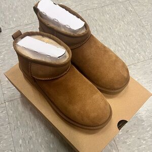 Women’s size 8 chestnut ugg ultra mini